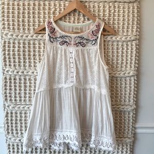 Knox Rose White and Embroidered Tank
